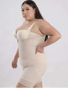 Faja Emilia senos libres 2